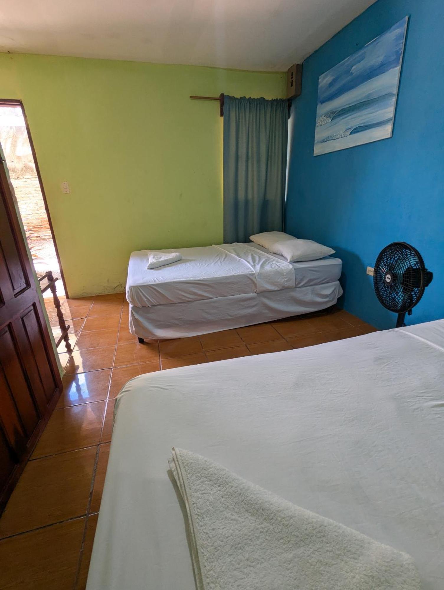 Hotel Chill Garrobo à El Gigante Chambre photo